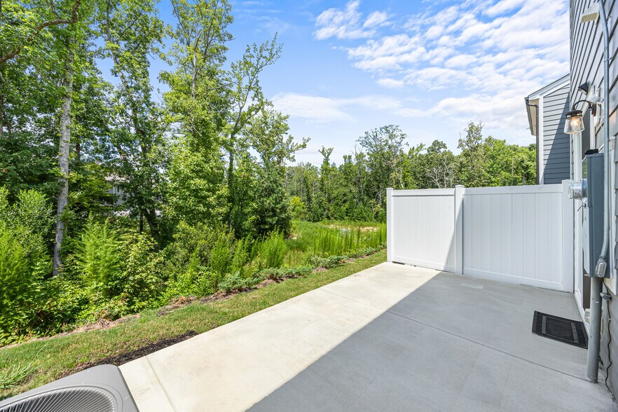 Building Photo - 529 Madison Falls Ct