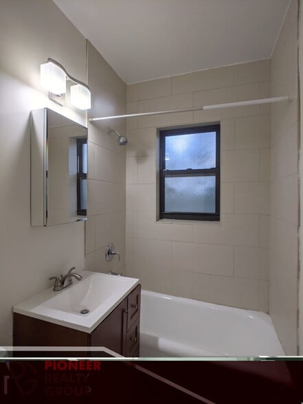 Building Photo - 4036 N Ashland Ave