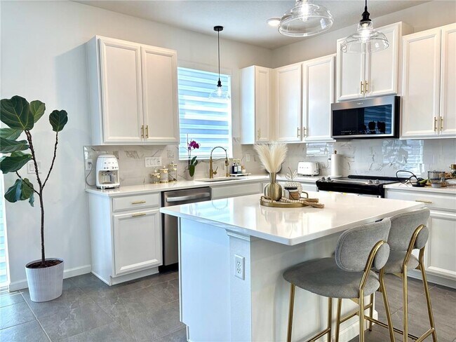 Building Photo - 921 Spring Palms Lp