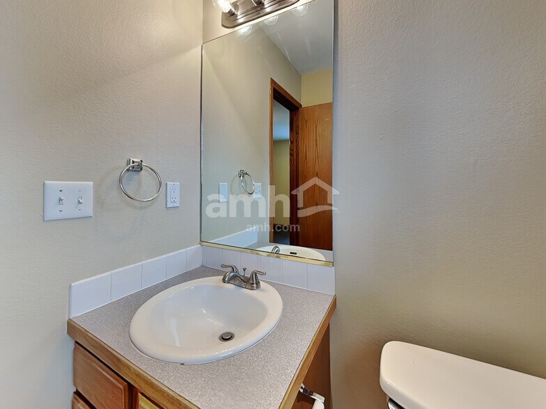 Building Photo - 3207 Barclay Ct