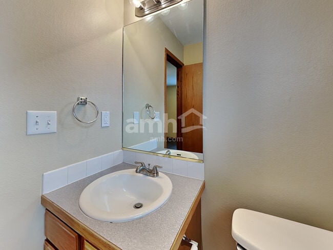 Building Photo - 3207 Barclay Ct