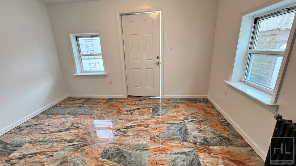 Building Photo - 718 E 39th St