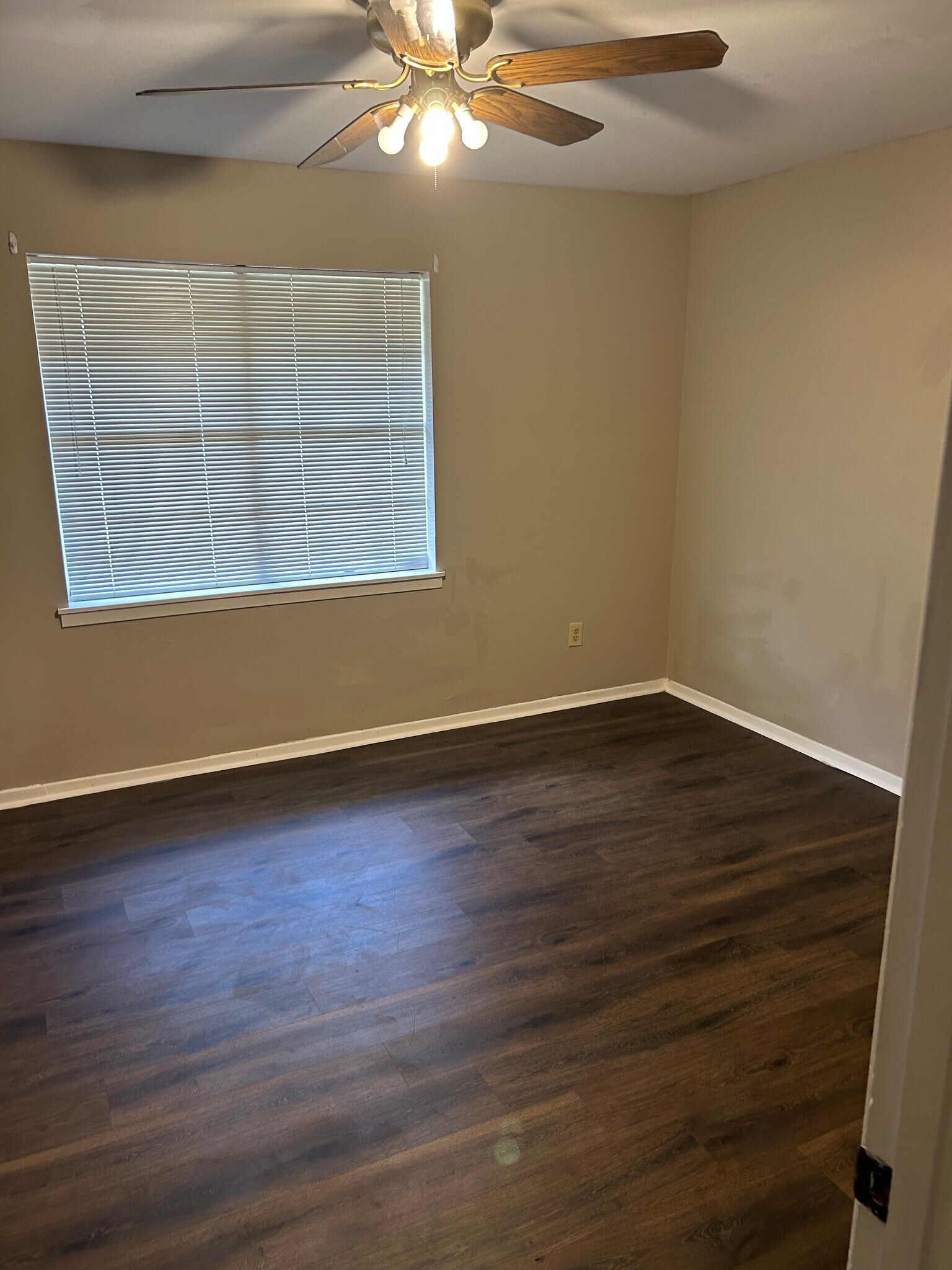 Building Photo - 867 Belden Dr