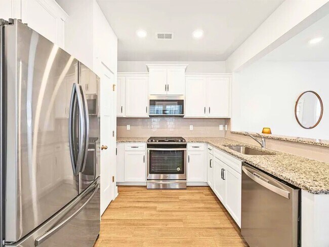 Building Photo - 109 Shallons Dr