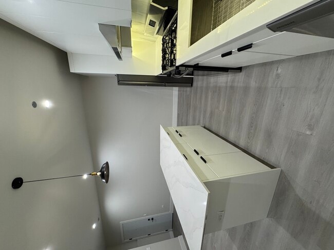 Building Photo - 1414 E 65th Pl