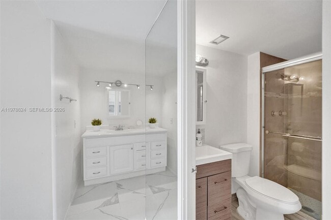 Building Photo - 1351 NE Miami Gardens Dr