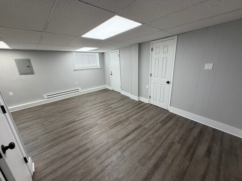 Building Photo - 141 N Main St