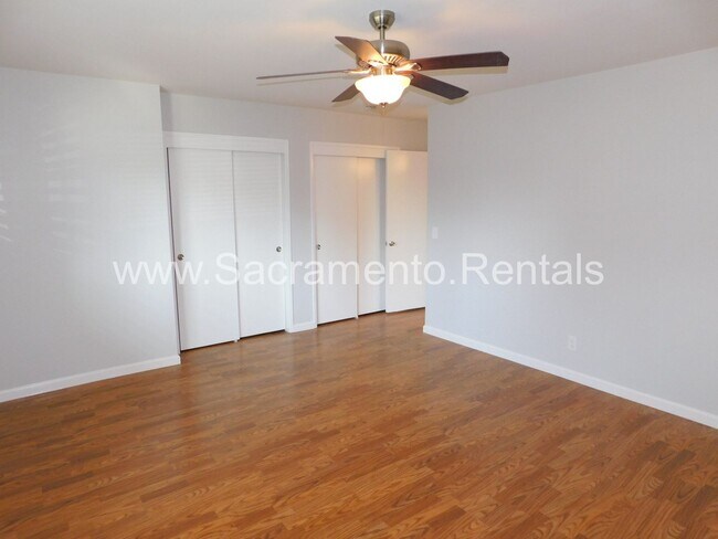 Building Photo - Wonderful Sierra Oaks 3bd/2ba Duplex with 2 Car Garage