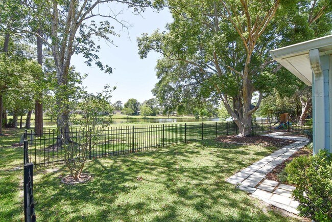 Building Photo - 919 Viscaya Blvd