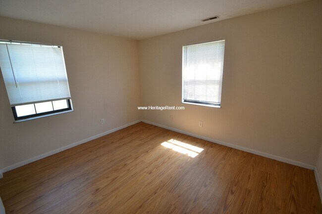 Building Photo - Affordable 1st floor Reading Condo with Pool