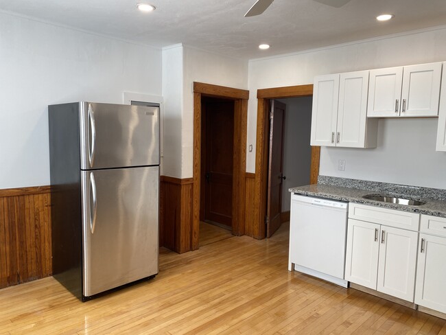 kitchen - 23 Glendale St