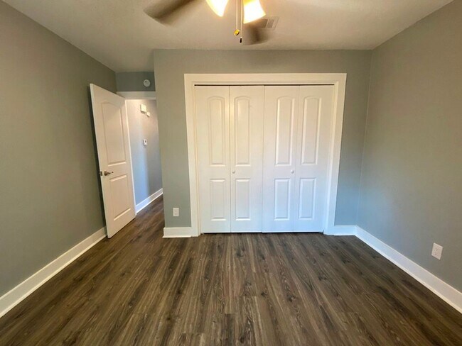 Building Photo - 3411 Lynridge Dr