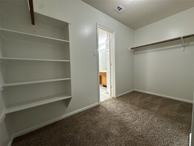 Building Photo - 16030 Clayton Green Dr