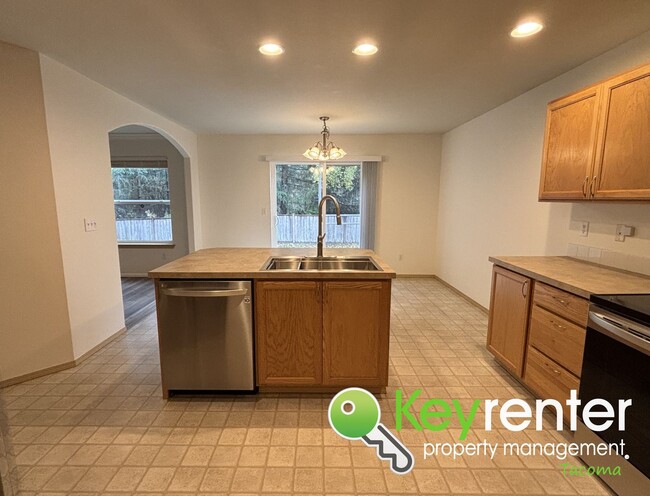 Building Photo - $200 Off First Month’s Rent - Beautiful Ho...