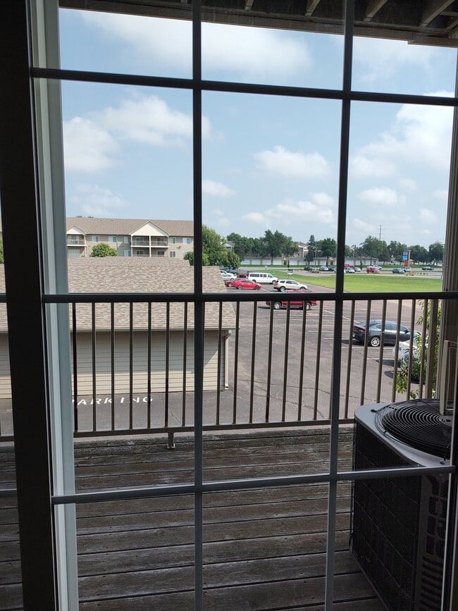 Building Photo - Diamond Valley Apartments