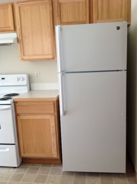 Fridge - 935 College Ln NE