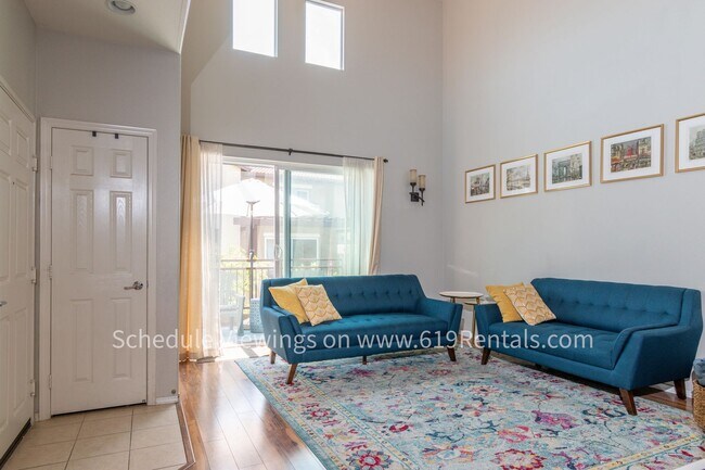 Building Photo - Beautiful 3 Bedroom, 2 Bath Townhouse with 2 car garage