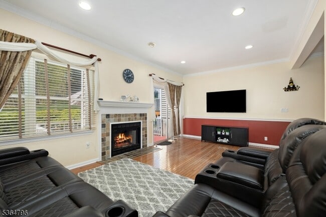 Building Photo - 28 Pinfold Ct