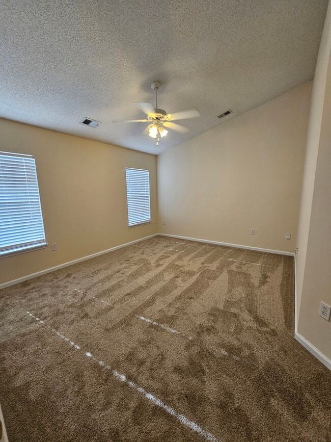 Building Photo - Home in Tall Pines