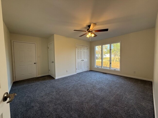 Building Photo - Newly renovated 3 Bedroom 3 Bathroom Home ...