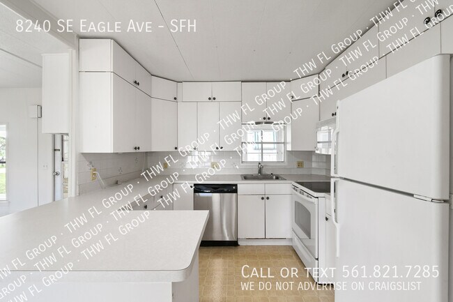 Building Photo - 8240 SE Eagle Ave