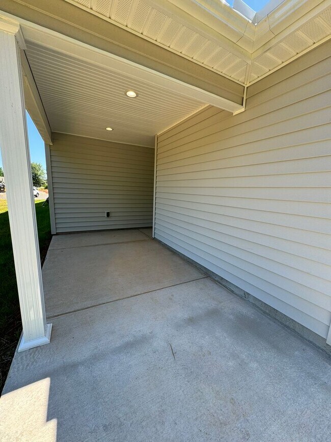 Building Photo - 125 Brawley Villas Place