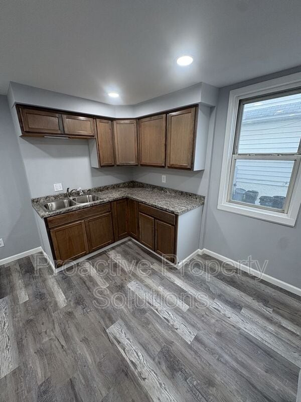 Building Photo - 461 Madison St