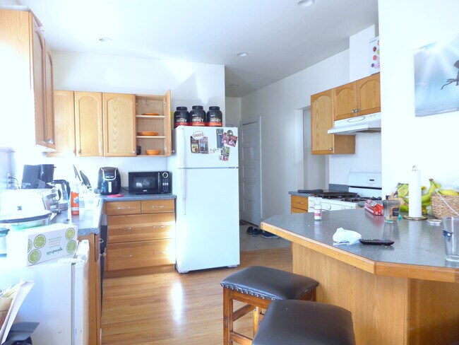 Building Photo - 336 Faneuil St