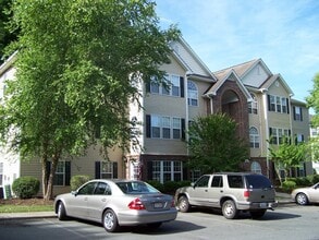 Building Photo - 2BR/2BA condo convenient to FTCC!