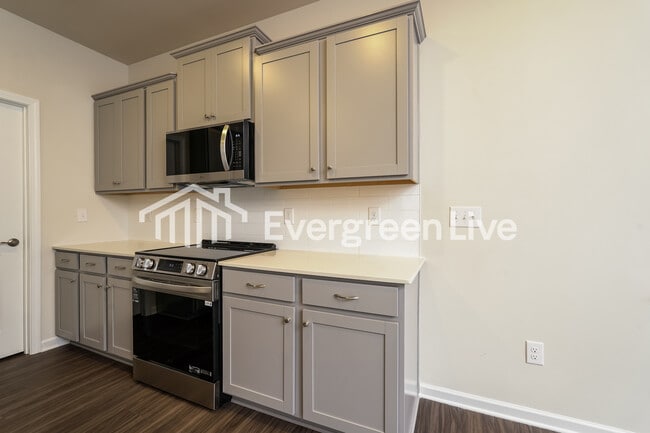 Building Photo - 5561 Hydrangea St