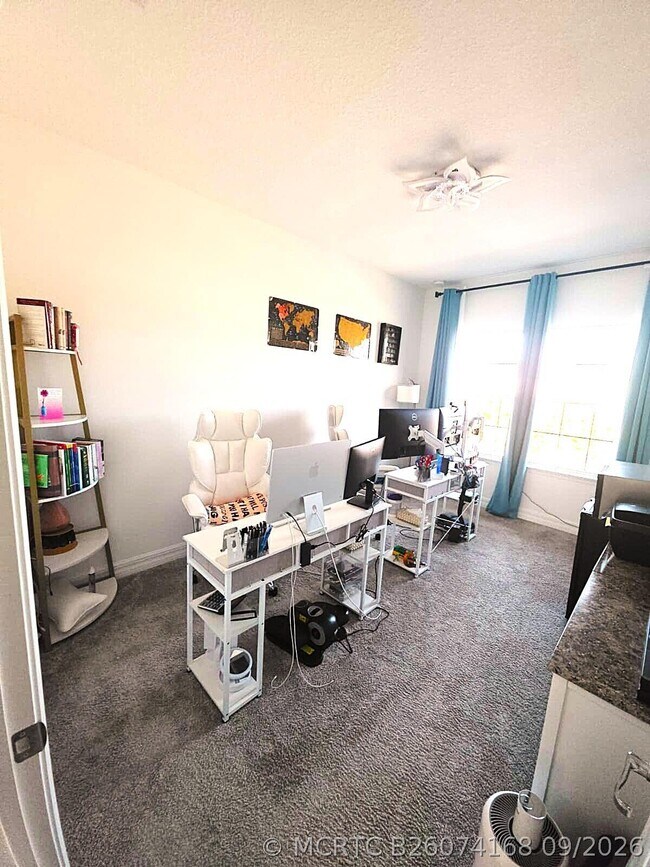 Building Photo - 6050 Praza Ln