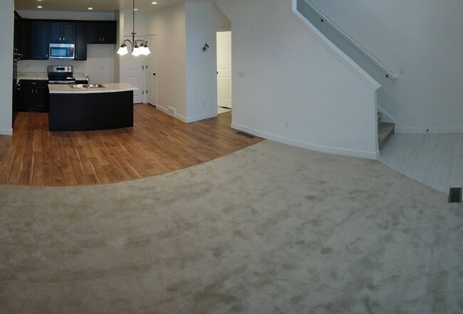 Building Photo - Pet Friendly Gorgeous Row End Townhome w 2...