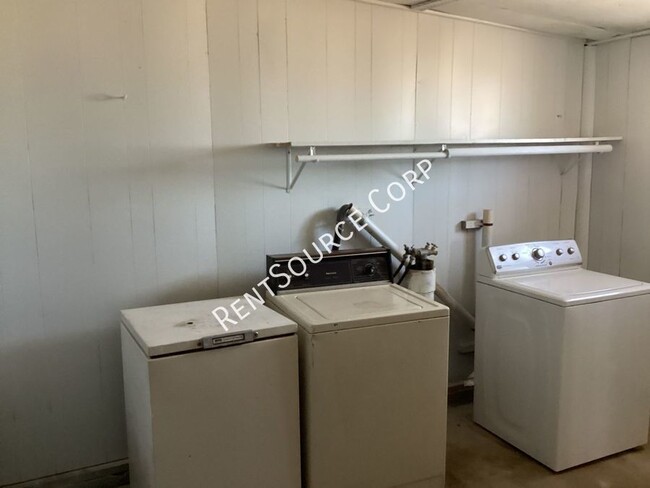 Building Photo - San Bernardino County Rental located in Ne...