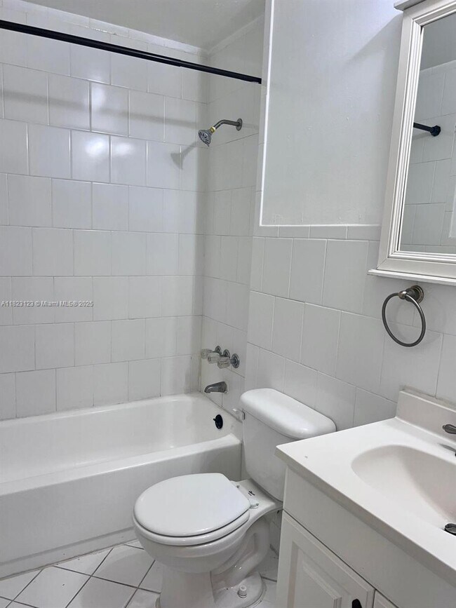 Building Photo - 7820 NE Bayshore Ct