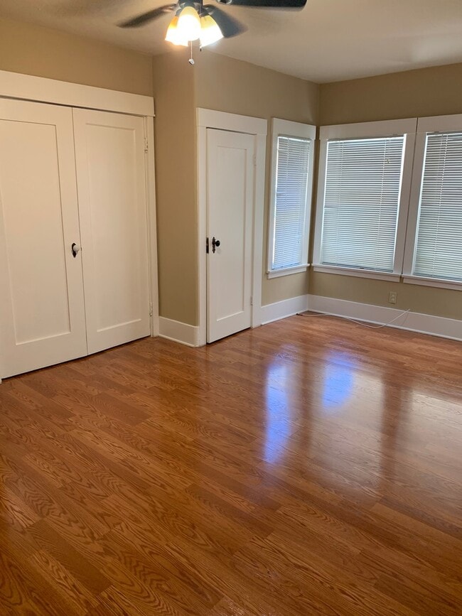 Building Photo - Cortez Hills: Large studio ready for immediate move in!