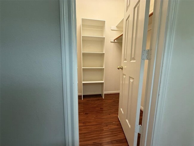 Building Photo - 13815 Pickford Knolls Dr