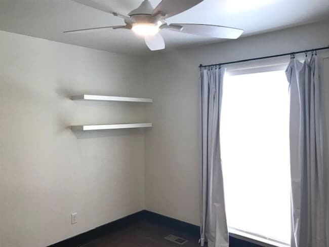 Building Photo - Breckenridge House