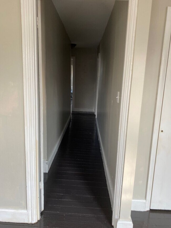 Building Photo - 351 W North St