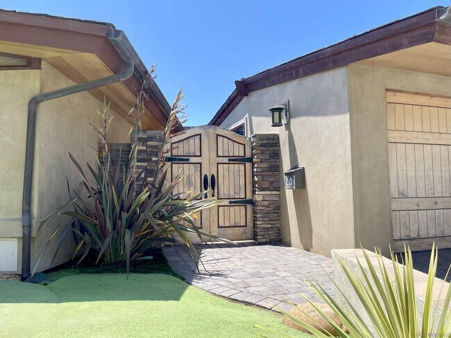 Building Photo - 1173 Van Nuys St