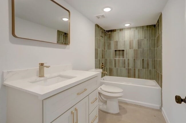 Building Photo - 808 Oakhurst St