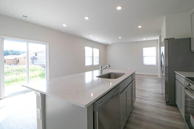 Building Photo - 1247 Ross Farms Blvd
