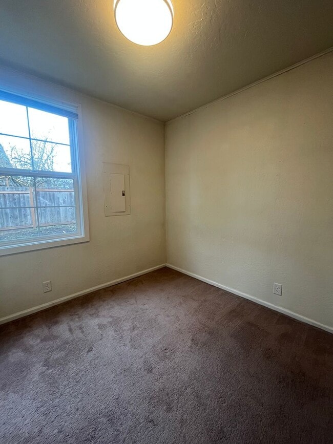 Building Photo - Remodeled 2-Bedroom Bungalow!