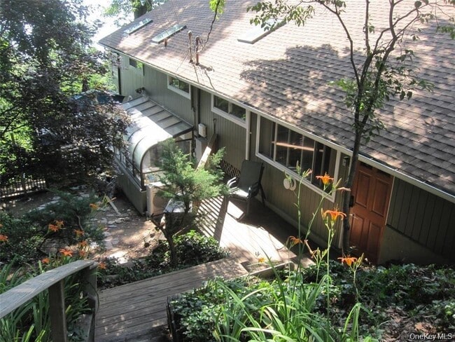 Building Photo - 909 US-9W