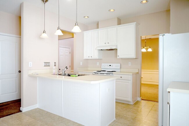 Building Photo - Showing will Start on May 17th! Gorgeous 3...