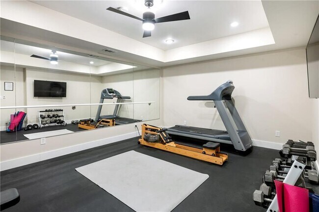 Building Photo - 582 St Charles Ave NE