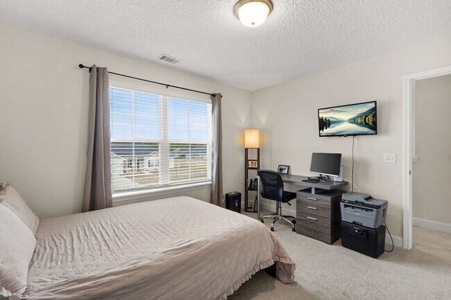 Building Photo - Like New Construction in Ludowici