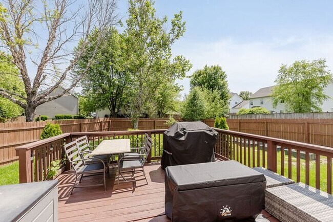 Building Photo - Stunning 4-Bed, 3.5-Bath Home in Sought-Af...