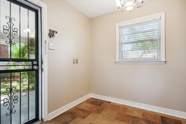 Building Photo - 336 McElroy Rd