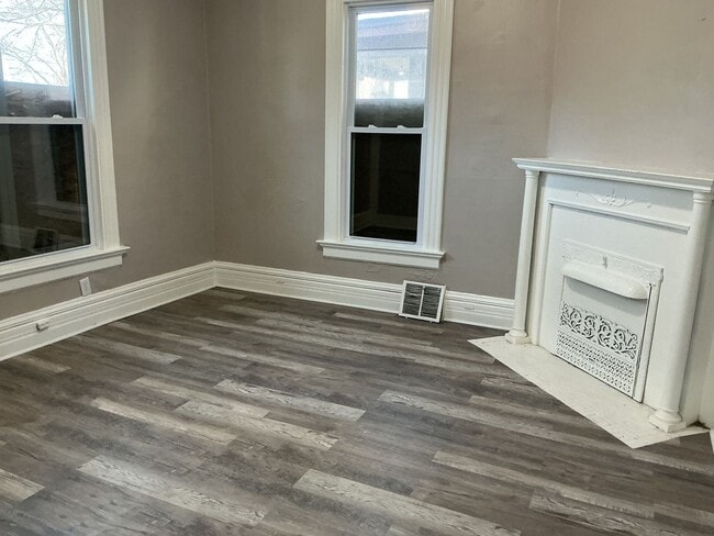 Building Photo - 4 bedroom single family home