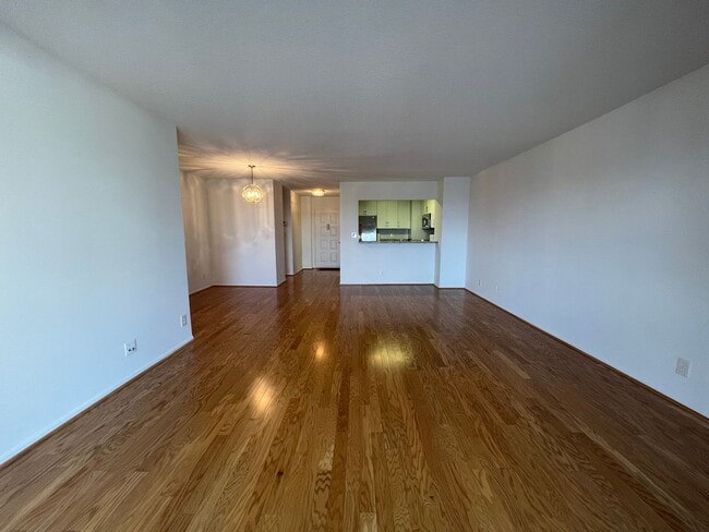 Building Photo - Luxurious 2 Bed 2 Bath Penthouse In Alta V...